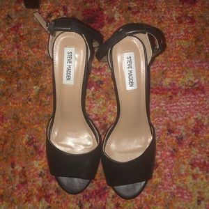 Women’s 8.5 heels Steve Madden Black